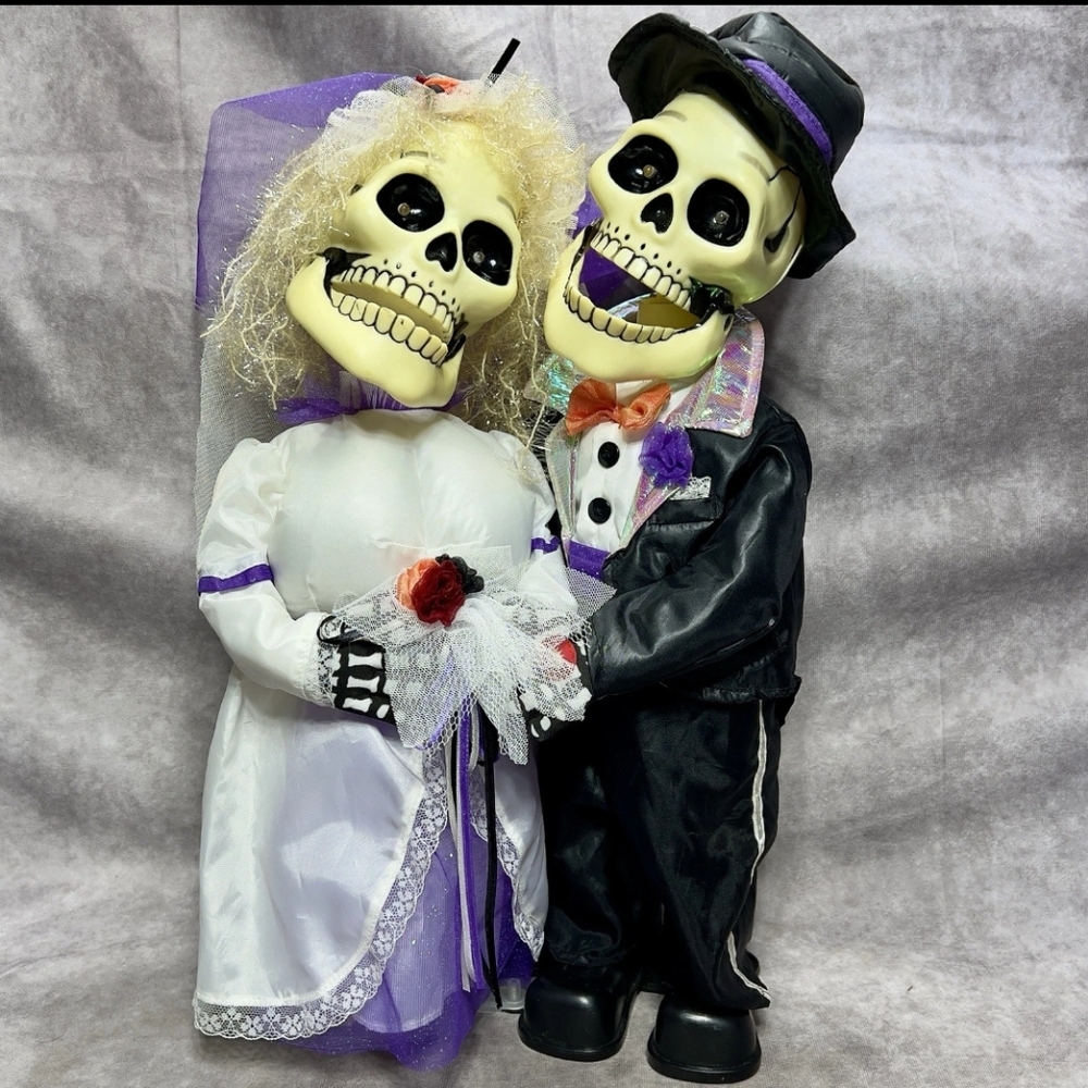 2001 Singing Newly Deads Halloween Bride & Groom Skeleton I Got You Babe Vintage